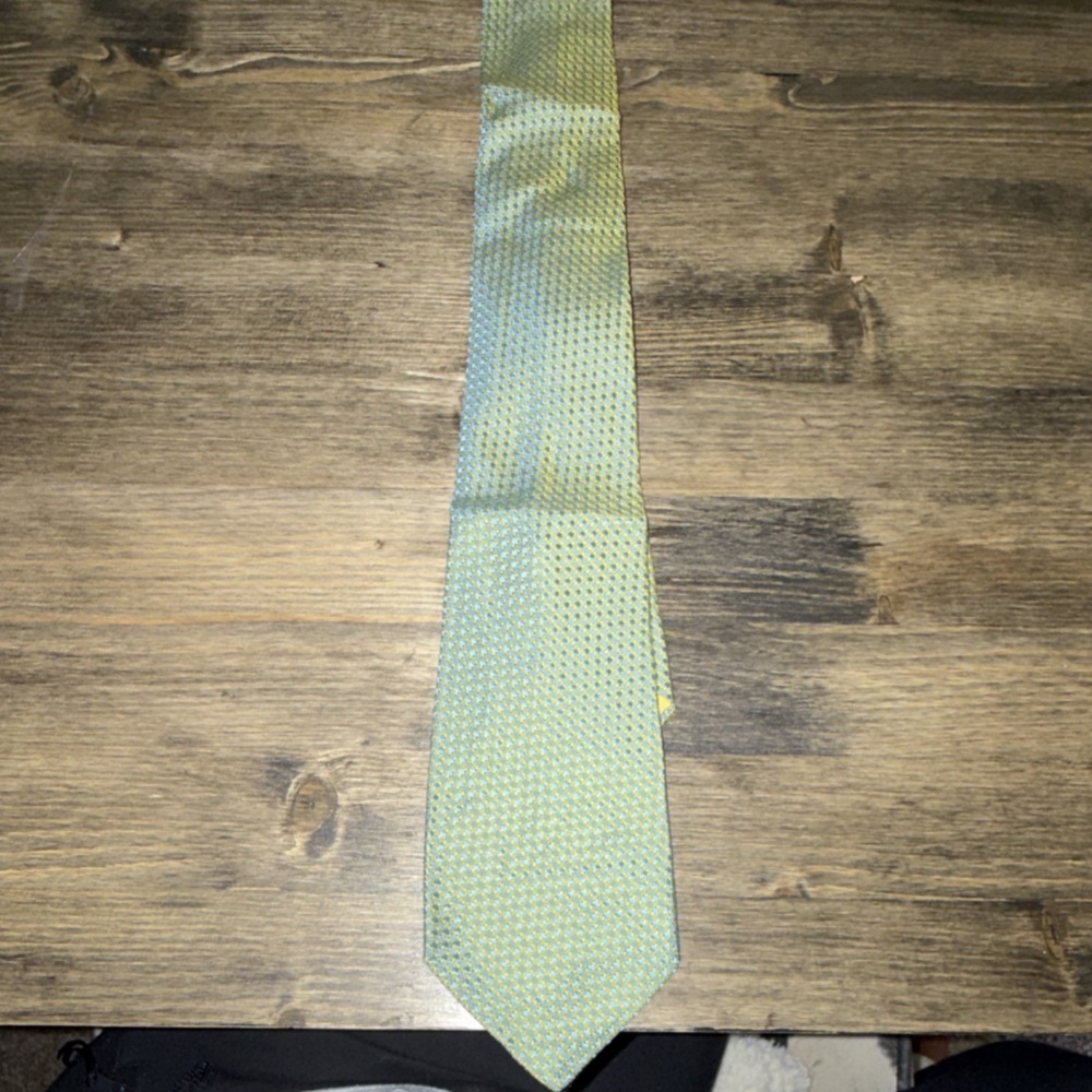Vintage Levy's 100% Silk Men's Tie: Geometric Designer Pattern Woven